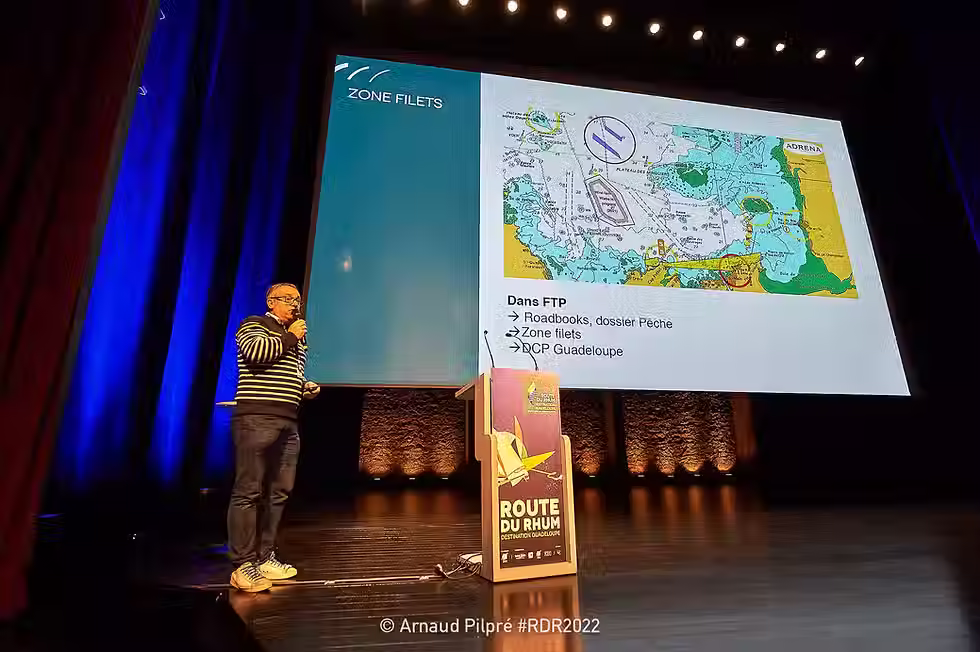 Risk manager et skipper : deux métiers face à l'incertitude. Julien Paccaud explique comment la préparation sportive aide à gérer le stress en entreprise.
