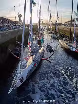 Entrée des IMOCA dans les écluses de Saint Malo en 2022