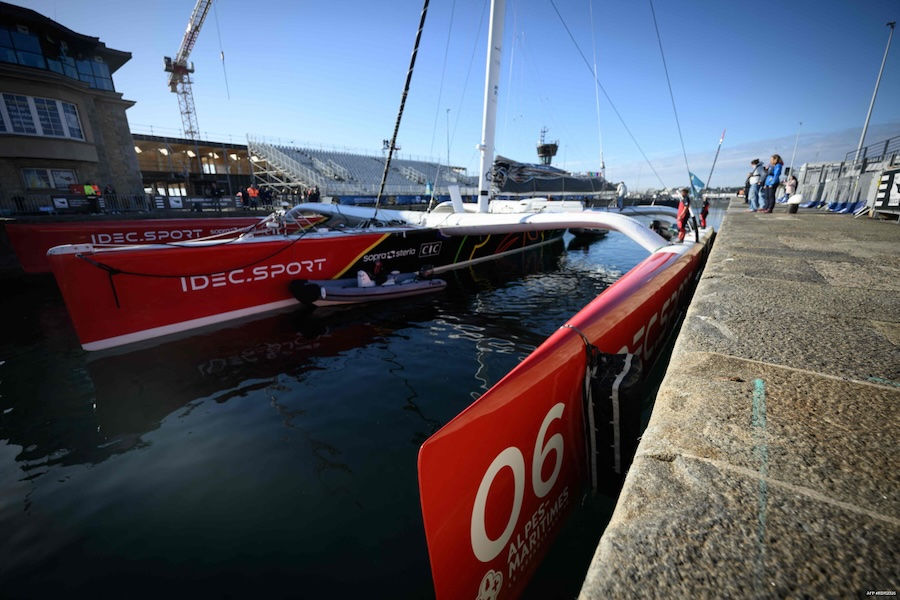 ALEXIA BARRIER brings in IDEC SPORT photo: Loick Renvance
