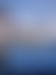 un bateau de croisière amarré au port
