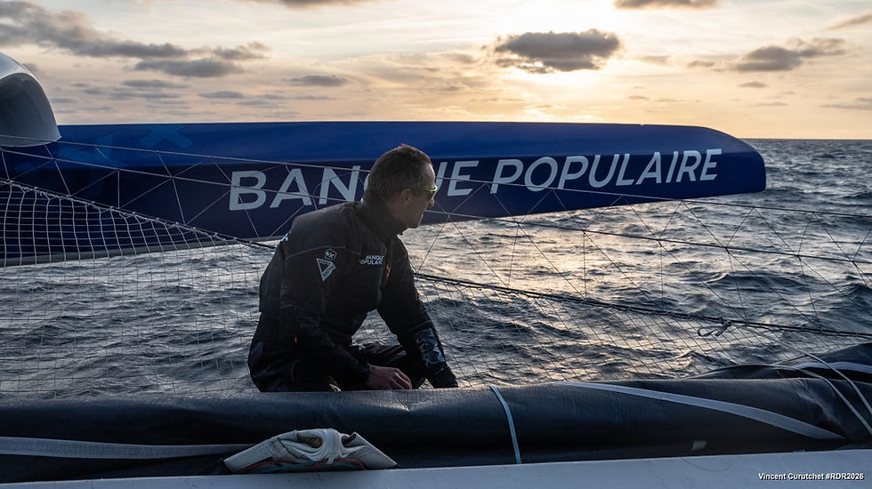 Armel Le Cleac'h sur Maxi Banque Populaire XI (© Vincent Curutchet)